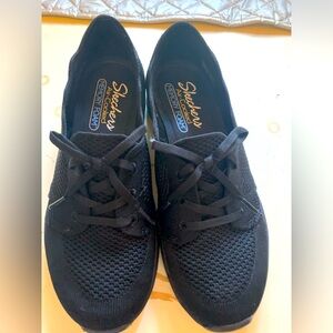 Women’s Skechers black lace stretchy shoe, size 7.5, excellent condition
